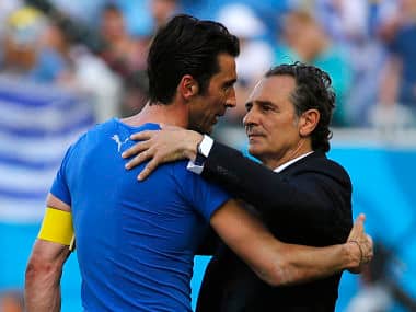 Italy's goalkeeper Gianluigi Buffon and coach Cesare Prandelli hug after defeat against Uruguay. Reuters