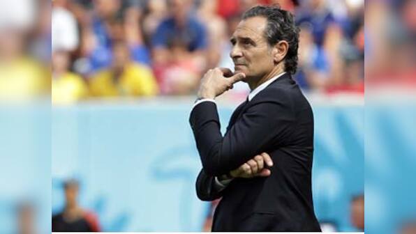 The drastically different styles of World Cup coaches