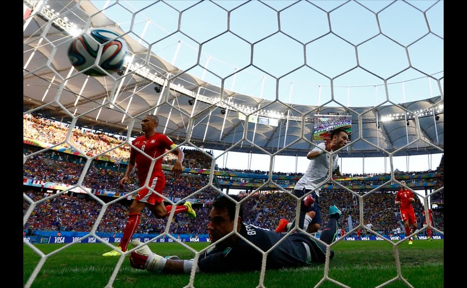 Five minutes before the half time, Mathieu Valbuena made it 3-0, helping it into the net via a Giroud cross. Reuters 