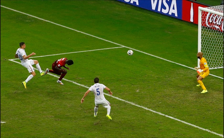 Portugal's Varela scores their second goal during their 2014 World Cup G soccer match against USA at the Amazonia arena in Manaus June 22, 2014. REUTERS