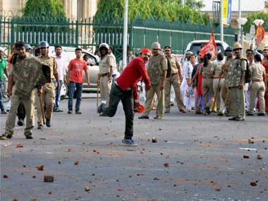 SP, BJP workers clash in UP over rail fare hike SP, BJP workers clash in UP over rail fare hike