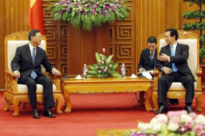 China scolds Vietnam for &quot;hyping&quot; South China Sea oil rig row