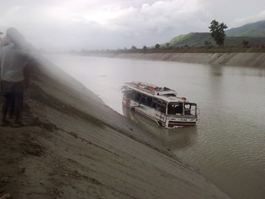 J&K: Bus overturns, leaves three dead J&K: Bus overturns, leaves three dead