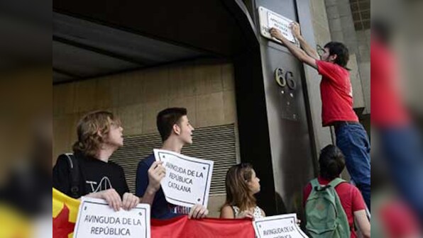 Spain: Protesters take to streets in Catalonia after court stays referendum