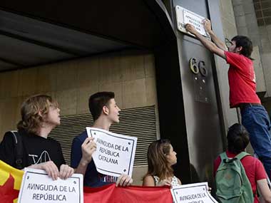 Spain: Protesters take to streets in Catalonia after court stays referendum Spain: Protesters take to streets in Catalonia after court stays referendum