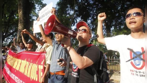 Vietnam says China moving rig; China denies sending warships