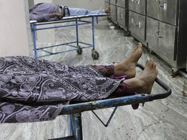 Parking-centred hospitals: How vehicles affect health care access Parking-centred hospitals: How vehicles affect health care access