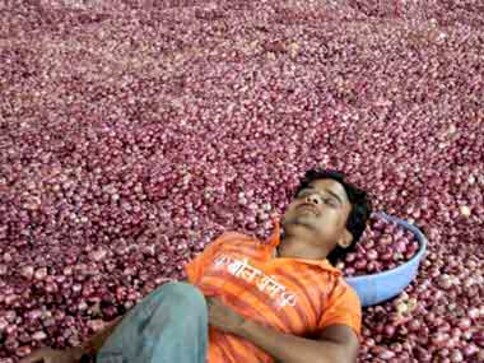 Onion prices set to soar further in coming weeks; expect stability in rates only after Diwali with arrival of new crop, say traders Onion prices set to soar further in coming weeks; expect stability in rates only after Diwali with arrival of new crop, say traders