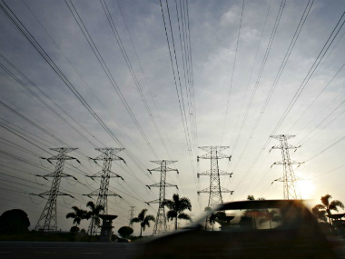 Delhi power woes: AAP MLA's protest outside Harsha Vardhan's house Delhi power woes: AAP MLA's protest outside Harsha Vardhan's house