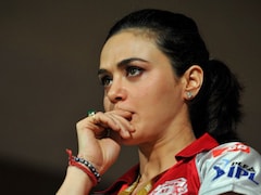 Preity Zintasexi - Preity' Patriotic: Twitter goes after Zinta for throwing man out of theatre  -Bollywood News , Firstpost