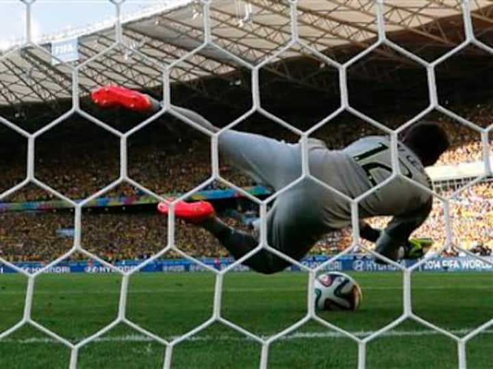 FIFA 2014: Cesar the hero as Brazil beats Chile in shootout
