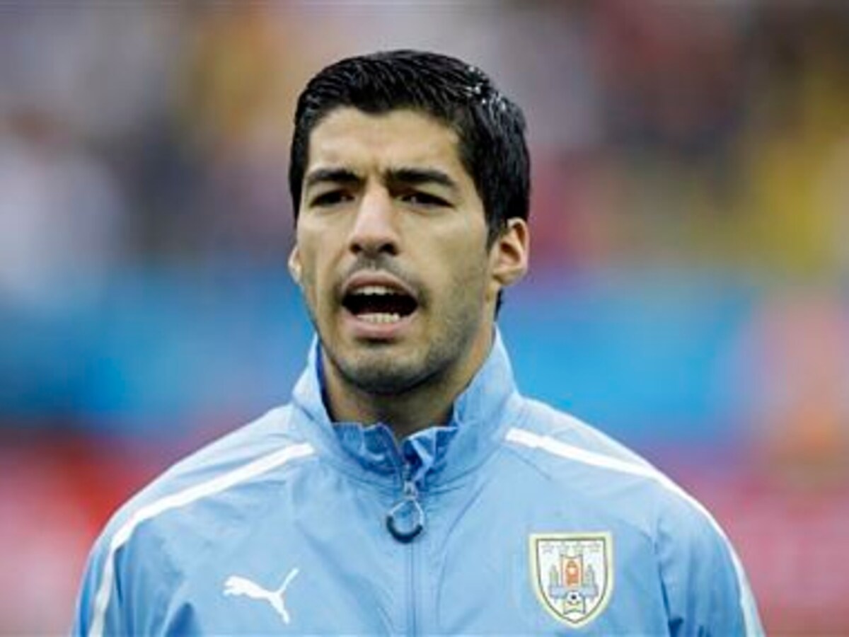 Suarez fires for World Cup-bound Uruguay