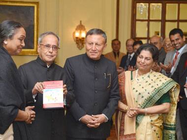 Chattisgarh governor Shekhar Dutt (centre) with President Pranab Mukherjee (second from left). PIB