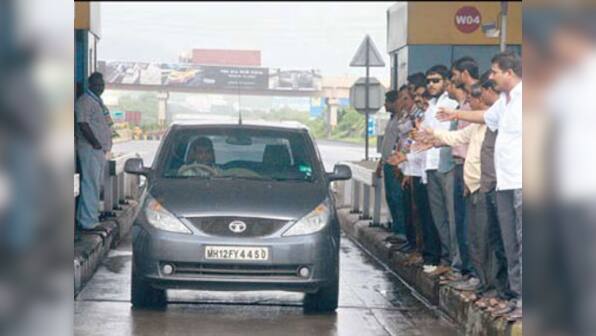 Maha govt announces closure of 44 toll booths across state