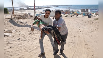 Photos: Israeli strikes leave four children dead on Gaza beach