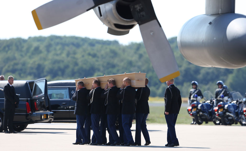 Photos: Heartbroken Netherlands receives bodies of MH17 victims Photos: Heartbroken Netherlands receives bodies of MH17 victims