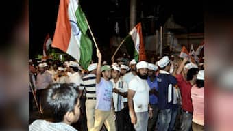 AAP activists arrested for putting up party posters in Delhi