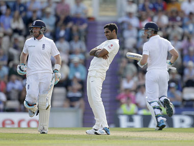 England v India: We'll have to rethink our four-bowler strategy, says Dhoni England v India: We'll have to rethink our four-bowler strategy, says Dhoni