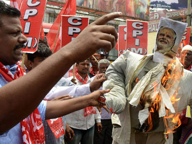 CPI(M) protests against attacks on journalists in UP, demands immediate arrests CPI(M) protests against attacks on journalists in UP, demands immediate arrests