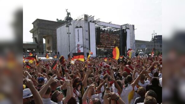 Germany World Cup heroes return to huge fan party
