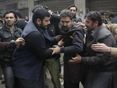 Seven killed, 4 injured in roadside blast in northwestern Pakistani city