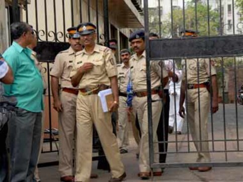 Bangalore constable assault case: Cong MLA appears before cops Bangalore constable assault case: Cong MLA appears before cops