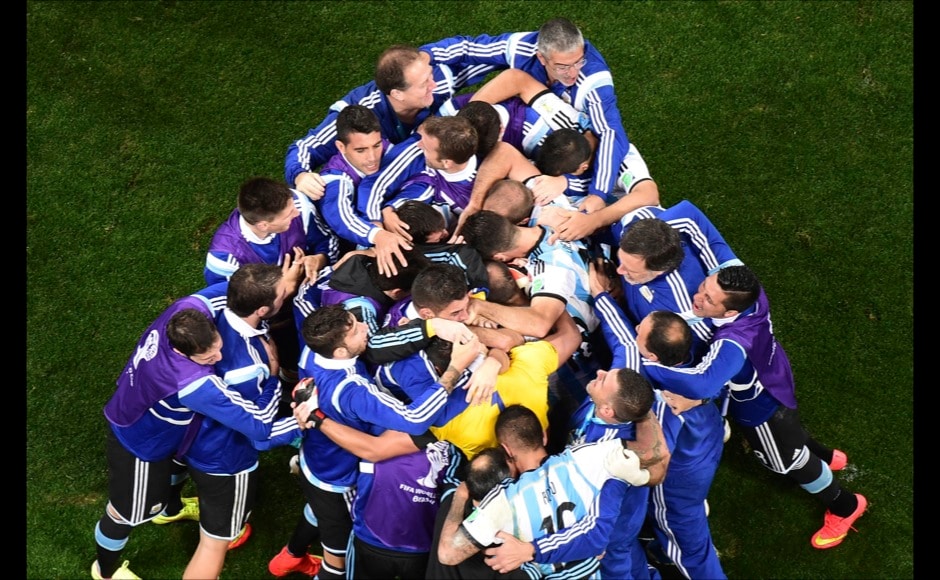 Argentina players celebrate after winning their 2014 World Cup semi-finals against the Netherlands at the Corinthians arena in Sao Paulo July 9, 2014. REUTERS