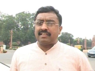 After Twitter row, BJP leader Ram Madhav calls on Vice President Hamid Ansari After Twitter row, BJP leader Ram Madhav calls on Vice President Hamid Ansari