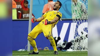 Argentina win 4-2 on penalties to kill Dutch dream, reach World Cup final