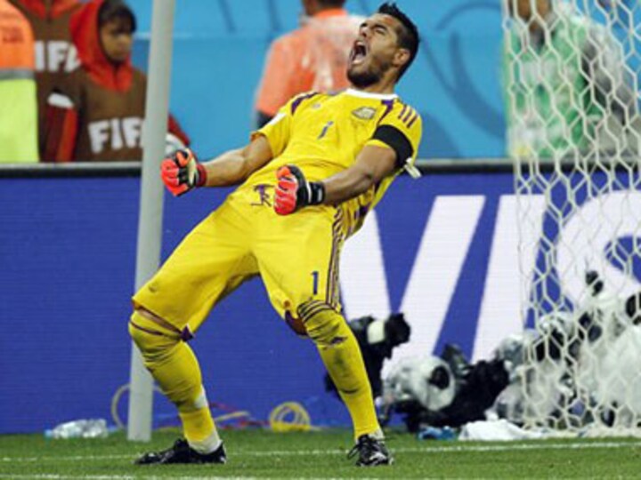 Argentina win 4-2 on penalties to kill Dutch dream, reach World Cup final