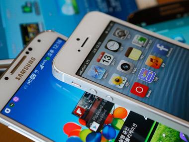 After poor show of Galaxy S5, Samsung has a new problem: Apple's new iPhone 6 After poor show of Galaxy S5, Samsung has a new problem: Apple's new iPhone 6