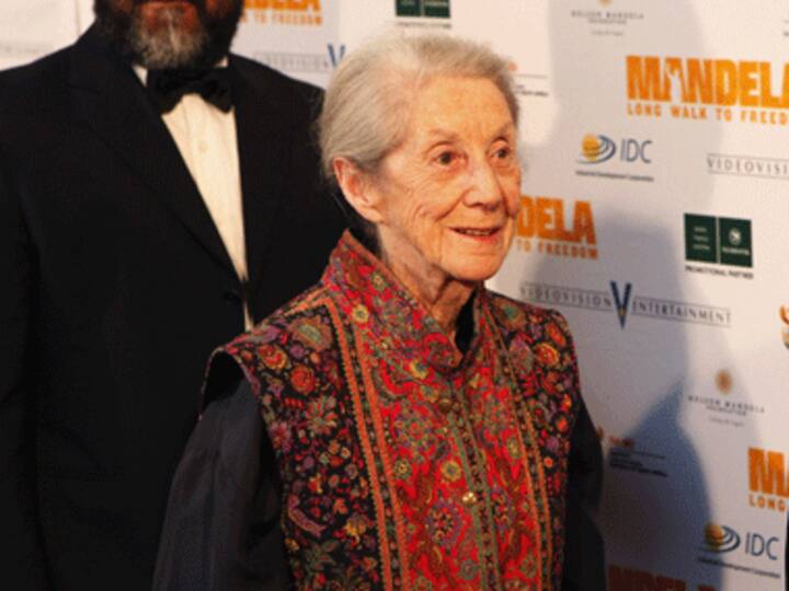 Nadine Gordimer: Nobel laureate anti-apartheid author dies at 90 
