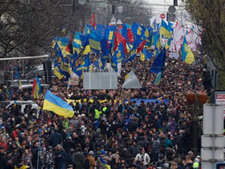 Ukraine: Radical nationalists group detain two journalists