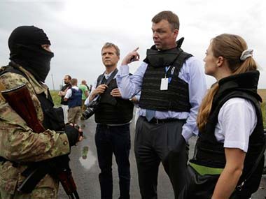 Pro Russia rebels impeding access to MH17 crash site: Investigators Pro Russia rebels impeding access to MH17 crash site: Investigators
