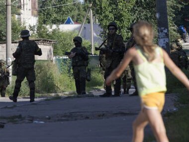 Death toll mounts to 8 as clashes intensify in Ukraine 