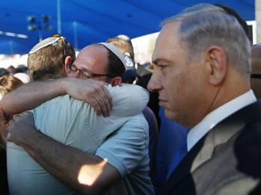 Israeli PM Benjamin Netanyahu (right) stands next to Avi Fraenkel (left) and Ori Shaar, fathers of two of the three killed Israeli teens. AP
