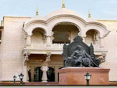 Chapati-gate: Neither Centre nor Maharashtra govt acts against Sena MPs Chapati-gate: Neither Centre nor Maharashtra govt acts against Sena MPs