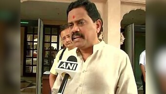 Shiv Sena MP force feeds fasting Muslim: A curious case of communal chapati