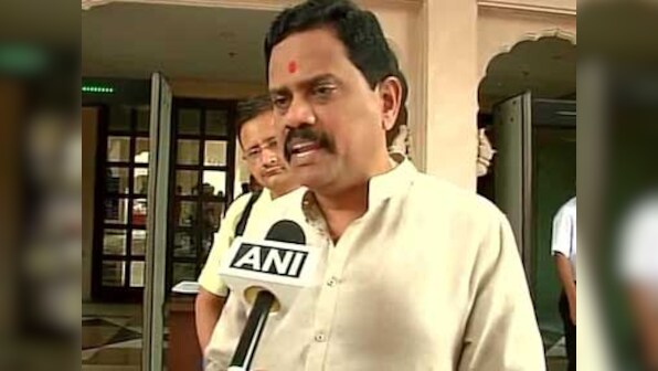 Shiv Sena MP force feeds fasting Muslim: A curious case of communal chapati