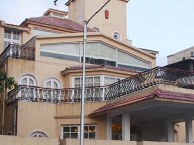 Did Rajesh Khanna's bungalow sell for low price because it was 'haunted'?