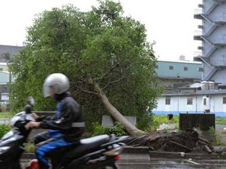 Typhoon Matmo batters Taiwan, nine hurt