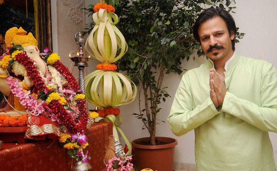 Mumbai: Bollywood actor Vivek Oberoi offers prayers to a Ganesh idol at his residence on the occasion of Ganesh Chaturthi, in Mumbai on Friday. PTI