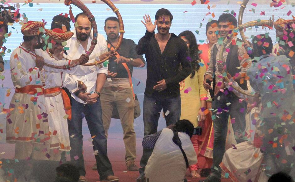 Rani promotes Mardaani, Ajay pitches Singham Returns at Dahi Handi ...