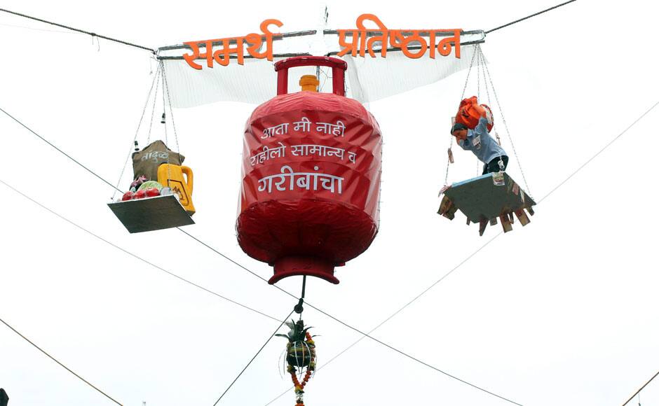 Rani promotes Mardaani, Ajay pitches Singham Returns at Dahi Handi ...