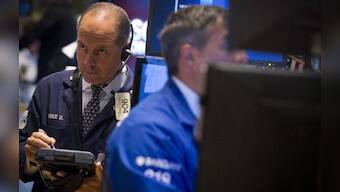 Wall St flat ahead of Fed minutes; retailers resilient