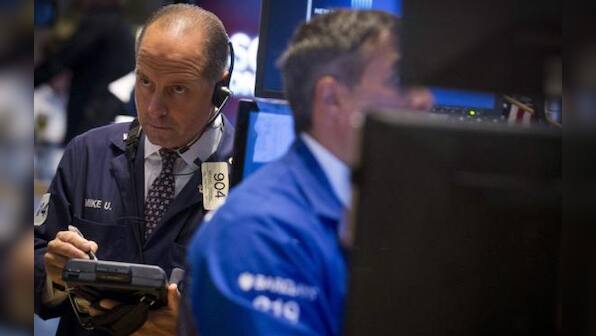 Wall St flat ahead of Fed minutes; retailers resilient