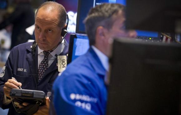 Wall St flat ahead of Fed minutes; retailers resilient Wall St flat ahead of Fed minutes; retailers resilient