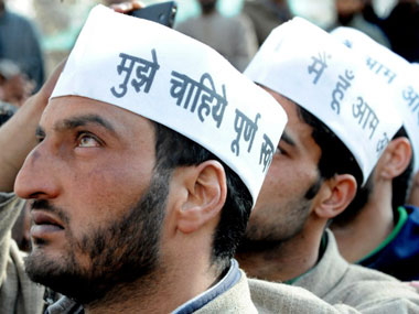 AAP takes signature campaign for dissolving Delhi Assembly to metro ...
