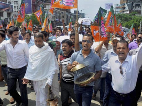 Politics rule Assam-Nagaland border fight; 'Go Gogoi' clamour grows Politics rule Assam-Nagaland border fight; 'Go Gogoi' clamour grows