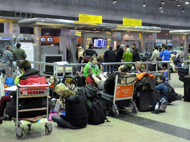 Aus police leave behind suitcase containing explosives in Sydney airport Aus police leave behind suitcase containing explosives in Sydney airport